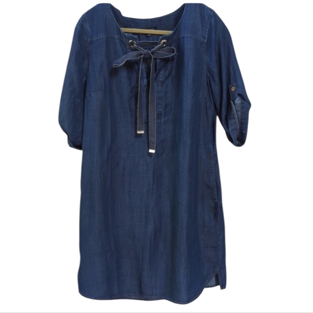 Tommy Hilfiger chambray dress with grommet holes and tie neck. Sz 10